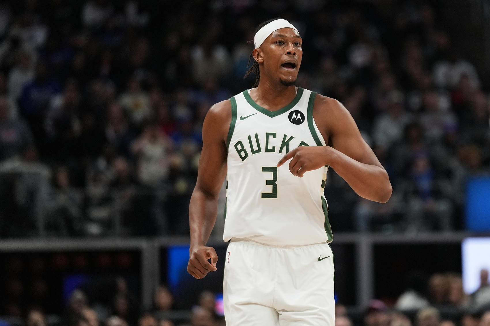 开云网站-表现不俗！特纳半场9投5中&amp;罚球2中2 得到12分6板4帽